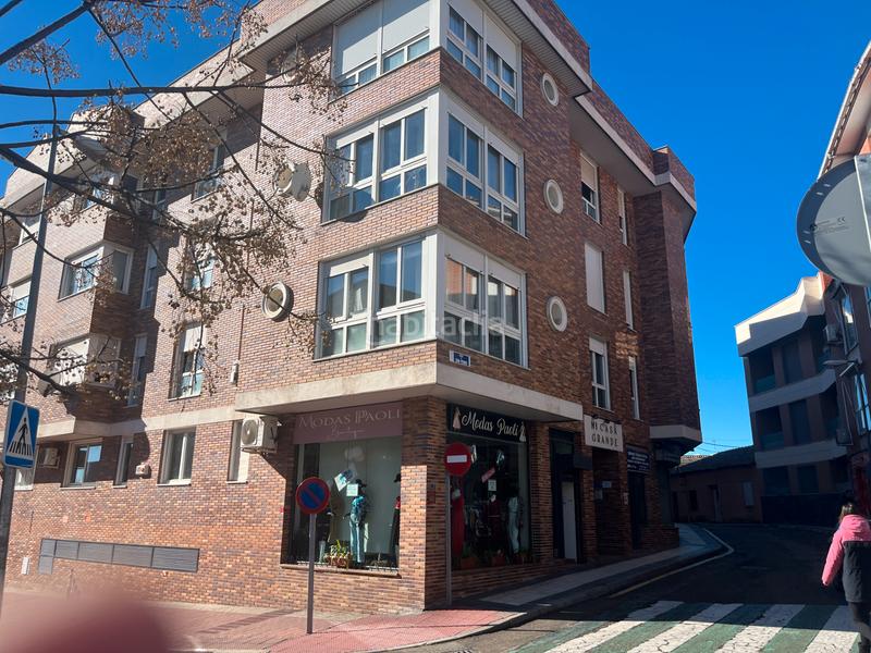 Foto a1f8d553-cb0c-478c-a15e-e1ada27b06d1. Piso samar gestion vende . piso de 2 dormitorios. plaza de garaje. piscina. ascensor. zona centro. ver en Majadahonda