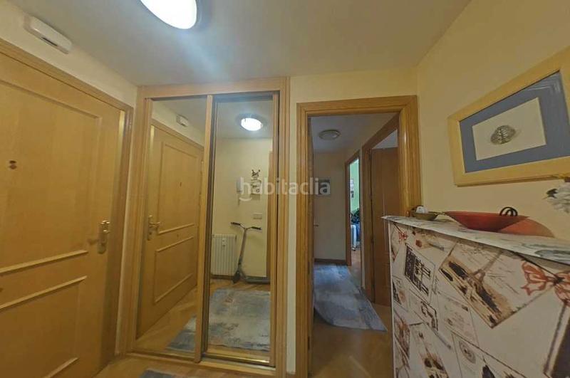 Foto abc95991-c19c-4b78-b709-dd9cc842dafc. Piso samar gestion vende . piso de 2 dormitorios. plaza de garaje. piscina. ascensor. zona centro. ver en Majadahonda