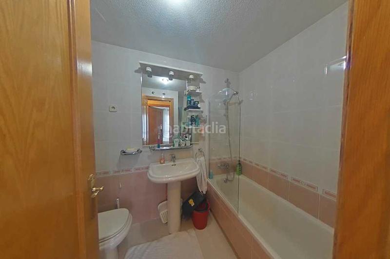 Foto b259fdb2-03c2-4941-a3f3-abc04a72ecb9. Piso samar gestion vende . piso de 2 dormitorios. plaza de garaje. piscina. ascensor. zona centro. ver en Majadahonda