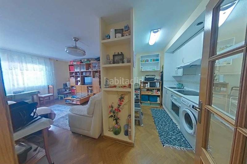 Foto f2c9cb75-b66a-48c8-a05d-65ac2a9f5ee0. Piso samar gestion vende . piso de 2 dormitorios. plaza de garaje. piscina. ascensor. zona centro. ver en Majadahonda