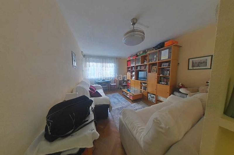 Foto f6f82bda-5f71-45a4-bf79-5bb917fb5c3c. Piso samar gestion vende . piso de 2 dormitorios. plaza de garaje. piscina. ascensor. zona centro. ver en Majadahonda