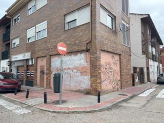 Location Local commercial à Ibiza-San Pedro. Local de esquina con acceso cómodo en zona comercial, muy bien c