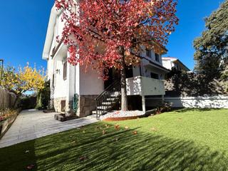 Casa aparellada en Alpedrete. Chalet pareado, en excelente ubicacin andando al centro urbano,