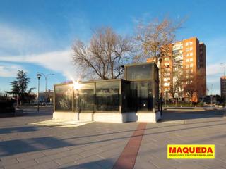 Aparcament cotxe a Calle parque ferial 3. Plaza de garaje para coche grande en recinto ferial