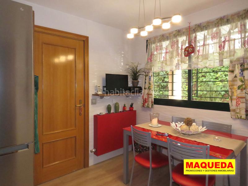 Foto fe19adbd-215c-4c53-8eaf-66fccd8c44e0. Casa pareada chalet pareado en venta en prado santo domingo, en Alcorcón