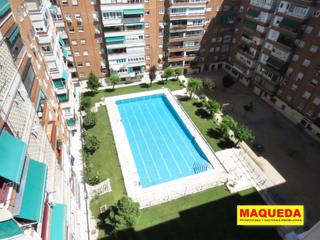 Pis  Calle cisneros. Piso en venta con terraza y piscina en el centro de alcorcón