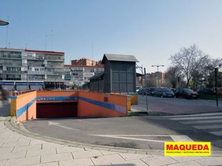 Location Parking voiture à Calle de los cantos 11. Plaza junto a caseta del guarda en primera planta
