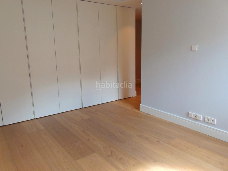 Foto f6e45f81-c8cc-43b4-8fd9-5e98be87e5dd. Pis amb calefacció aparcament a Guindalera Madrid