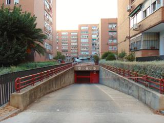 Aparcament cotxe  Calle de anoeta. Amplia plaza de garaje