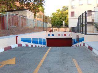 Aparcament cotxe  Calle la dolorosa. Amplia plaza de garaje que es ideal para coches grandes