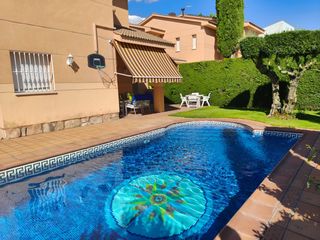 Xalet  Calle del puente viejo. Global irv presenta este fantástico chalet de 327m2 en parcela d