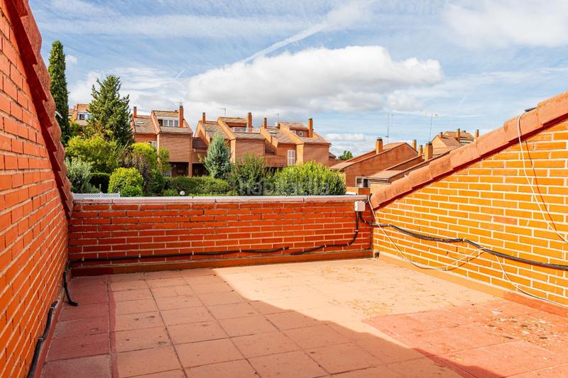 Foto b62d0cdb-cca7-4234-b905-94522271a629. Casa aparellada amb calefacció aparcament piscina a Tres Cantos