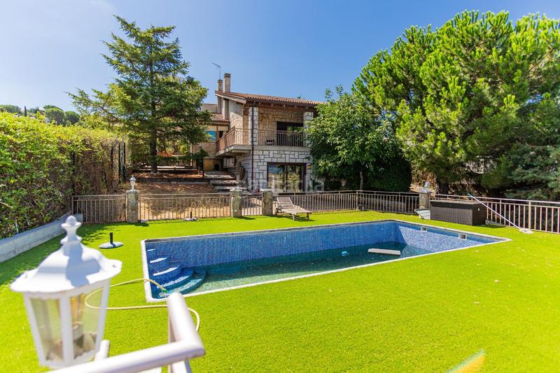 Foto 452c56d3-d7b3-4a1d-8e1c-ef18423f1358. Chalet en Soto del Real