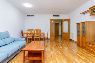 Miete Etagenwohnung in El Rosón-Kelvinator. Wgi inmobiliaria alquila vivienda reformada con patio