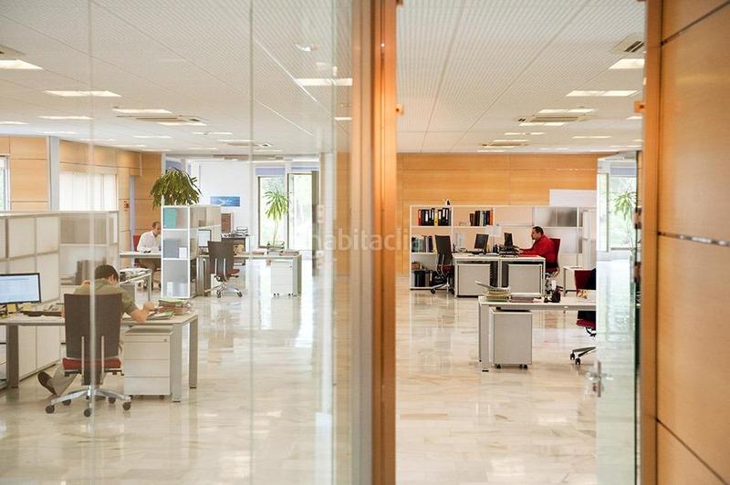 Foto 754028b7-88e8-44bc-afc2-6de1fbf2fe61. Rent office space in Zona Industrial Tres Cantos