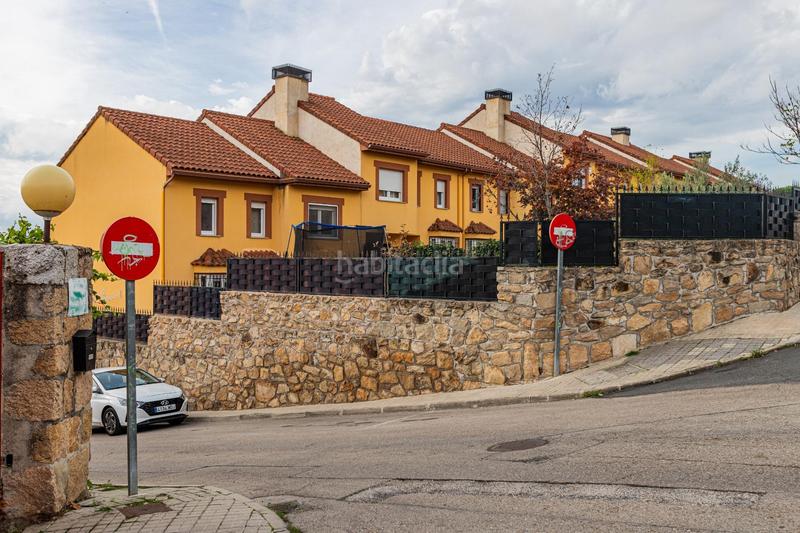 Foto 94d2c7ef-9912-4ce0-97c1-e0383bb584bc. Casa adossada amb calefacció aparcament a Manzanares el Real