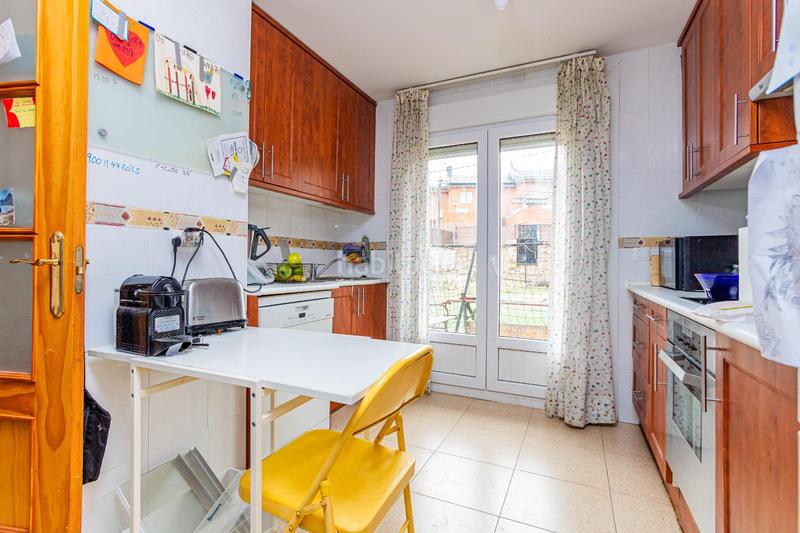 Foto efeebbda-efd2-4d54-ac32-5d036e8d7676. Semi detached house with heating parking in Manzanares el Real