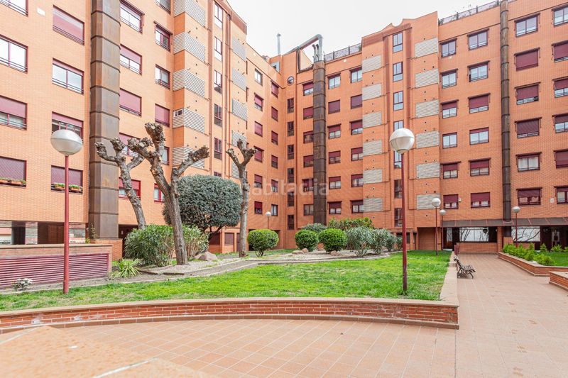 Foto ac512ff6-85f0-4686-a827-22cc0318b21f. Pis amb aparcament piscina a Media Legua Madrid