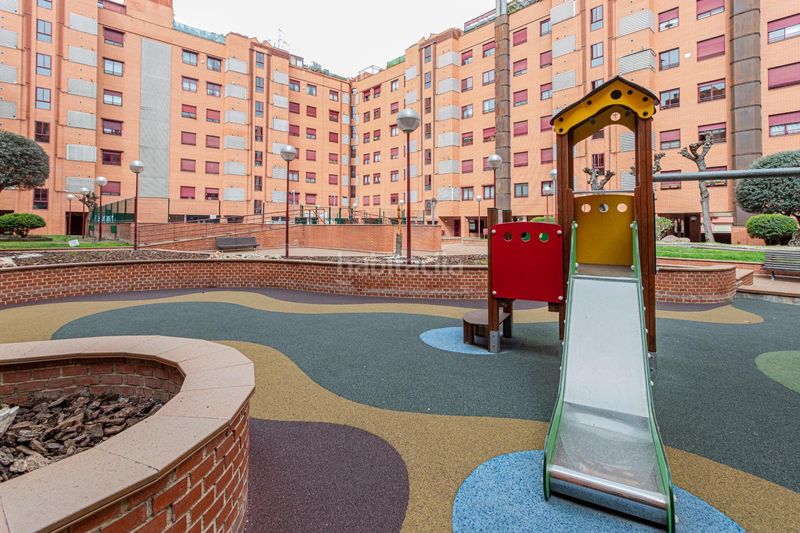 Foto bd379c0c-9525-443d-a7f3-3c5cf123db6a. Pis amb aparcament piscina a Media Legua Madrid