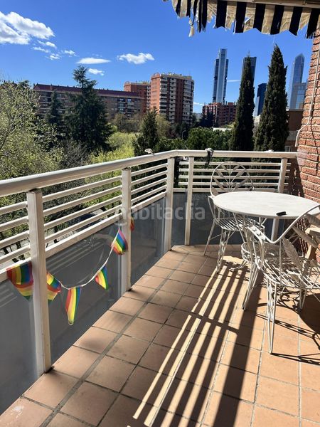 Foto aec43acd-5797-47c3-94ae-4d7f00ff7802. Àtic amb aparcament piscina a Castilla Madrid