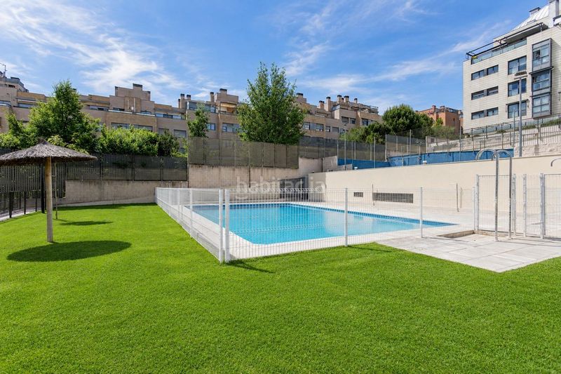 Foto 04d10d0c-674a-48aa-bfd6-391e34d6b14c. Pis amb calefacció aparcament piscina a Montecarmelo Madrid