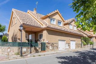 Casa aparellada a Guadalix de la Sierra