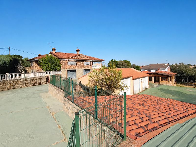 Foto 287b65e9-47f9-4c7f-80ce-9618d0187634. Xalet amb xemeneia calefacció aparcament piscina a Arroyomolinos