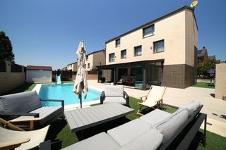 Chalet  Calle de luxemburgo. Exclusivo chalet independiente en el bulevar de arroyomolinos