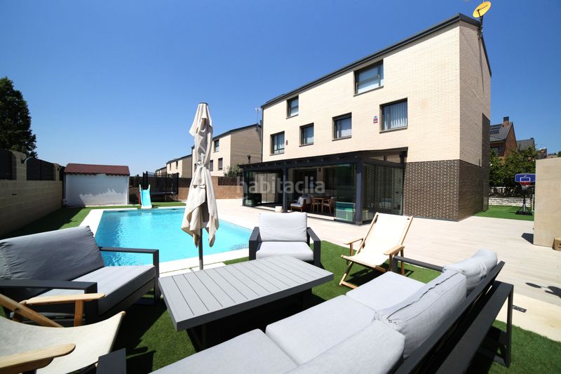 Foto 4c4622c8-bc4a-45e8-89be-1827028d4975. Xalet amb calefacció aparcament piscina a Zona Europa Arroyomolinos