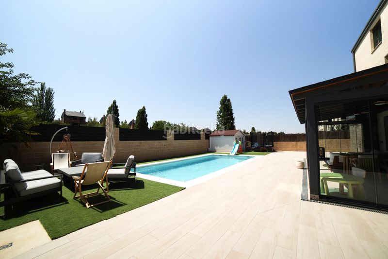 Foto d289f90a-16d6-4fd9-99d2-390cd58a351a. Xalet amb calefacció aparcament piscina a Zona Europa Arroyomolinos