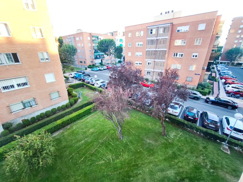 Foto f86b6ee6-5af4-4e2a-8588-394c59a085ee. Pis amb calefacció aparcament a Vinateros Madrid