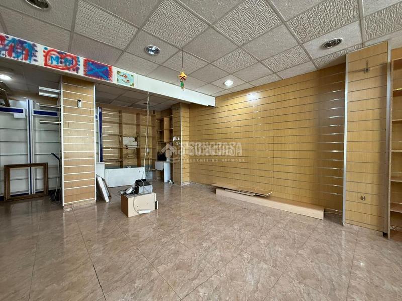 Foto d1db6f2d-7715-4199-be4a-b7105d181236. Local comercial  en venta en Zona Renfe Alcorcón
