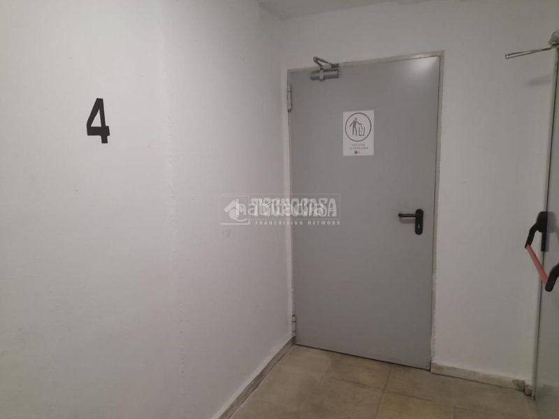 Foto 89e72883-23f4-4996-8ad8-53e1337e0980. Aparcament cotxe a Zona Renfe Alcorcón