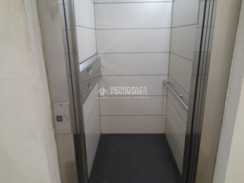 Foto b448cd2e-acdb-452f-af7b-2eece44ae38d. Aparcament cotxe a Zona Renfe Alcorcón