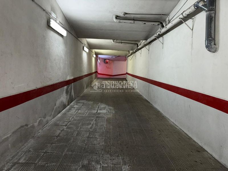 Foto 91534c20-5257-45d1-9f0f-65af74dbd41a. Aparcament cotxe a Casco Antiguo Alcorcón