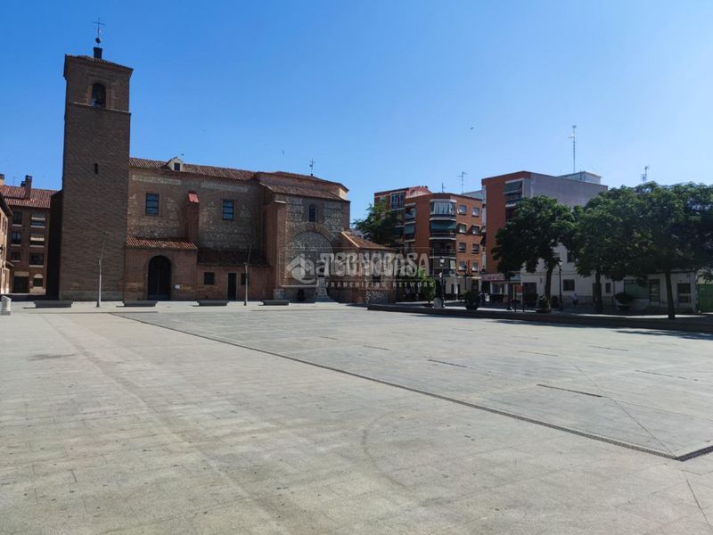 Foto bd5f0dff-1b16-47ab-a5d2-49c951bb2595. Aparcament cotxe a Casco Antiguo Alcorcón