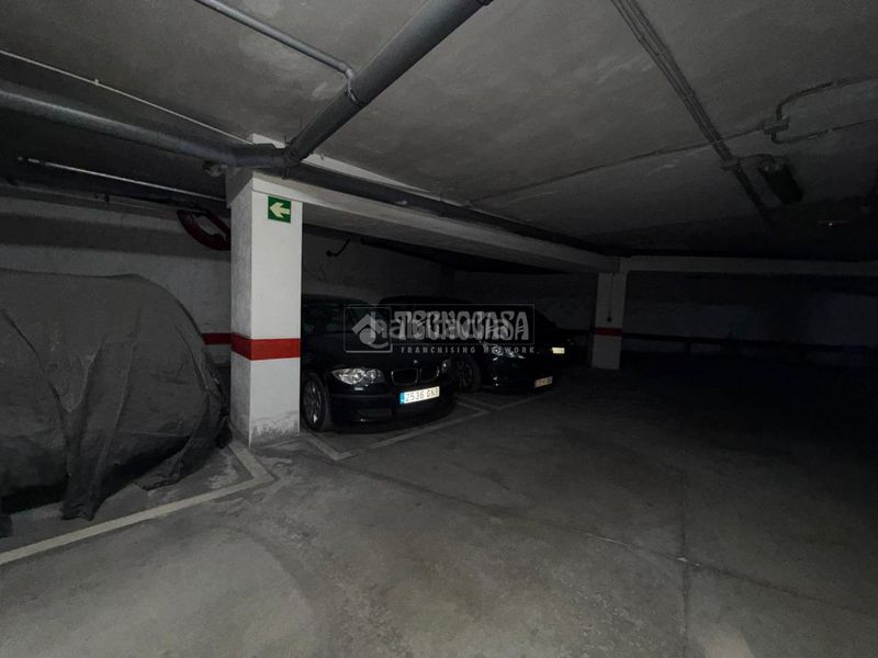 Foto d1d2f9d8-92ac-4241-91d8-bce616662301. Aparcament cotxe a Casco Antiguo Alcorcón