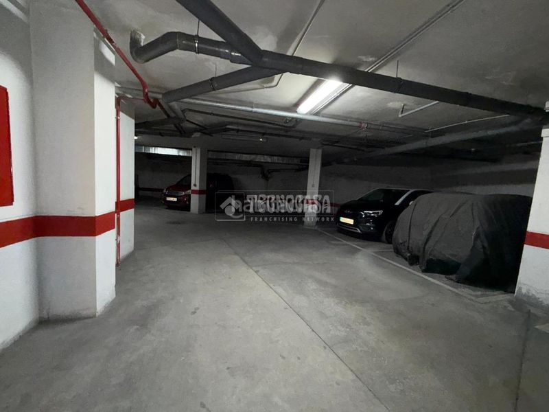 Foto d7edad89-263a-4d92-b162-299d170b549c. Aparcament cotxe a Casco Antiguo Alcorcón