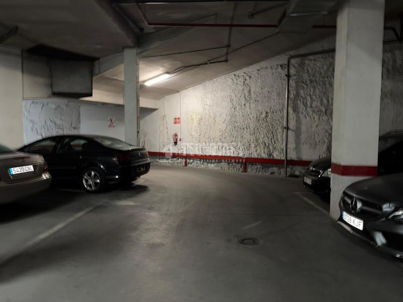 Foto e413bffa-3dd7-4d67-b5a4-0b4d2cbab26c. Aparcament cotxe a Casco Antiguo Alcorcón