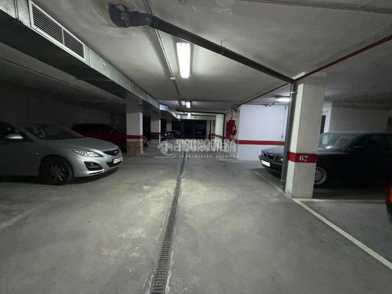 Foto c54e0bd6-8394-4aa9-a9df-b2902edba7fc. Aparcament cotxe a Casco Antiguo Alcorcón