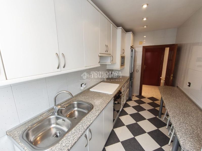 Foto c37265b7-a0f3-4065-98f1-ebd282793b4d. Piso  en venta en Casco Antiguo Alcorcón