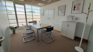 Rent Office space in De la constitución 3. Oficina en alquiler en renfe, 1 dormitorio.