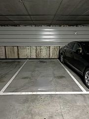 Aparcament cotxe  Dinamarca. Garaje en venta en arco iris.