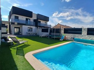 Xalet  Pino salgareño. Chalet en venta en navalcarnero, 4 dormitorios.