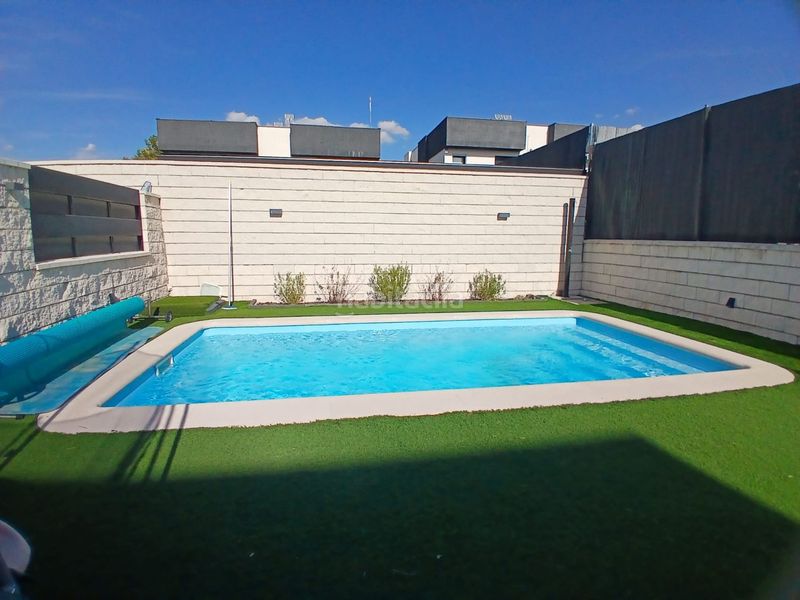 Foto 8eed8557-1df4-4b80-81af-fb09f529079d. Chalet  en venta , 4 dormitorios. en La Dehesa - El Pinar Navalcarnero