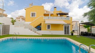 Xalet a Calle marbella 68. ***espectacular villa con piscina totalmente reformada en 2024**
