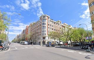 Rent Flat  Calle de ibiza. *** recién reformado a estrenar ***