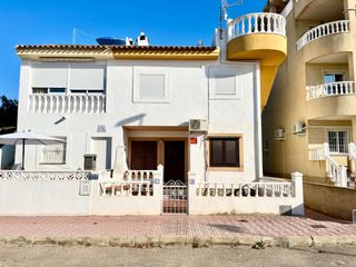 Casa adossada  Calle limón 13. ***adosado muy soleado con terraza de 22m2 con barbacoa junto al