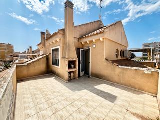 Casa adossada en Calle perseo 8. ***bonita vivienda de 2 plantas con espectacular terraza y pisci