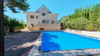 Chalet à Calle jinjolero p c 19. ***villa única y exclusiva con acabados de lujo y calidades exce